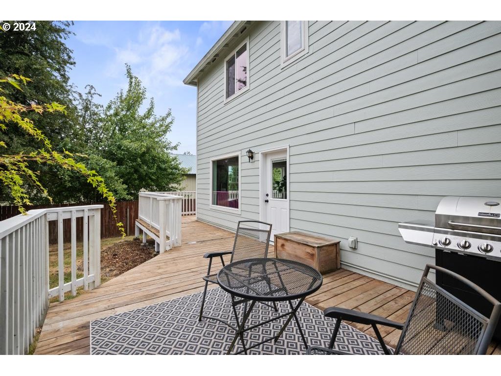 17762 South Redland Road Oregon City, OR 97045 - Photo 27 of 37 a view of a chairs and table in patio