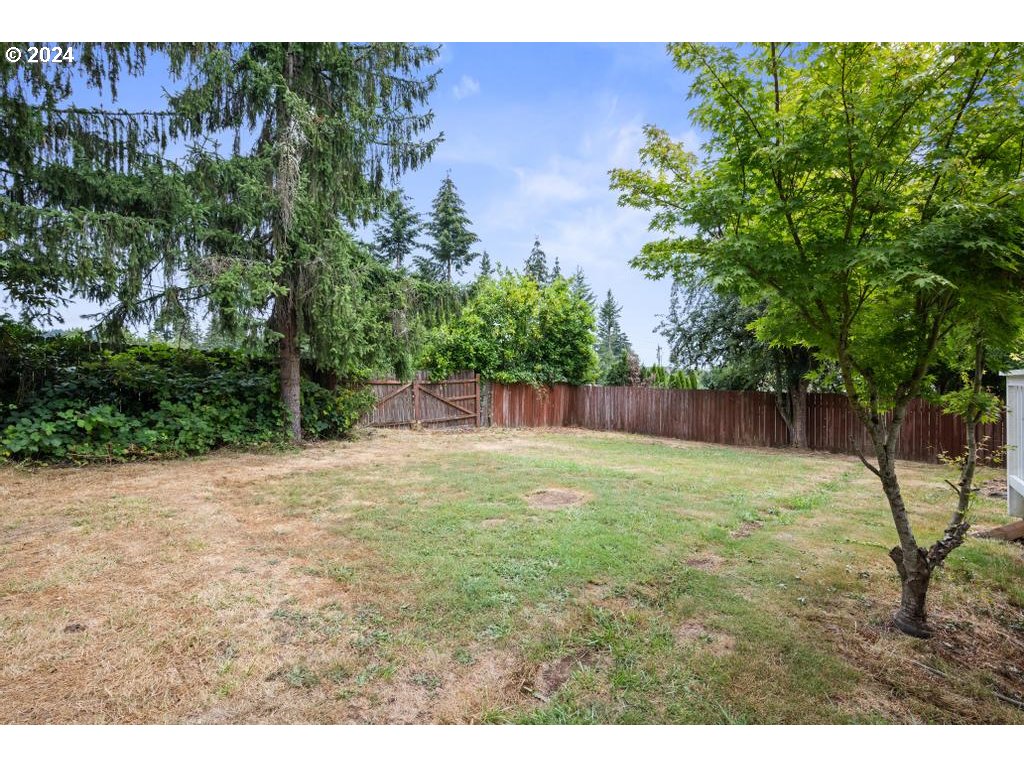 17762 South Redland Road Oregon City, OR 97045 - Photo 29 of 37 a backyard of a house with lots of green space