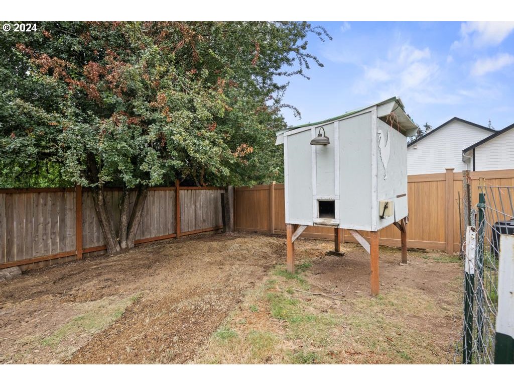 17762 South Redland Road Oregon City, OR 97045 - Photo 30 of 37 a view of a backyard