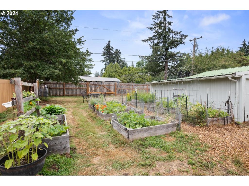 17762 South Redland Road Oregon City, OR 97045 - Photo 34 of 37 a view of a backyard with sitting area