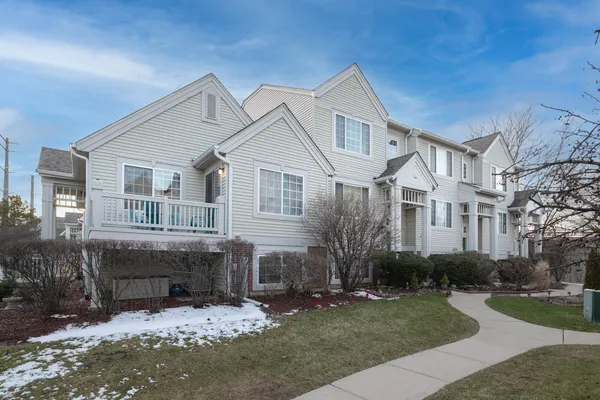 $2,550 | 3377 Ravinia Circle, Aurora, IL 60504