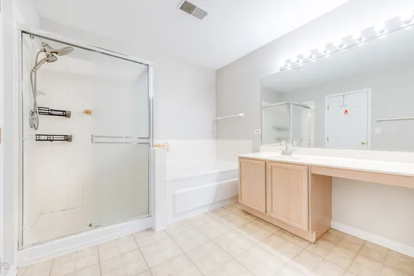 $2,550 | 3377 Ravinia Circle, Aurora, IL 60504