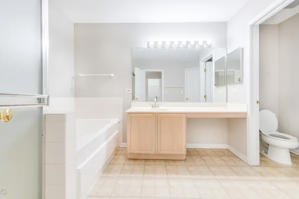 $2,550 | 3377 Ravinia Circle, Aurora, IL 60504