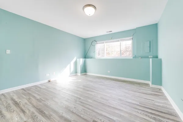 $2,550 | 3377 Ravinia Circle, Aurora, IL 60504