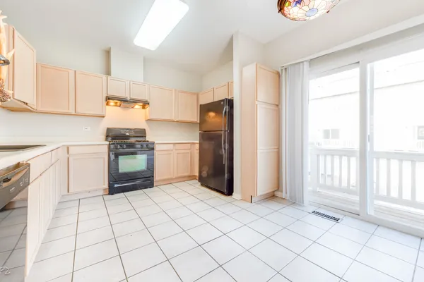 $2,550 | 3377 Ravinia Circle, Aurora, IL 60504