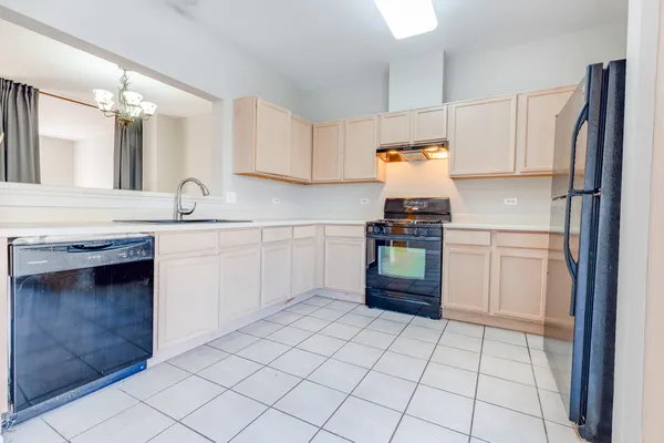 $2,550 | 3377 Ravinia Circle, Aurora, IL 60504