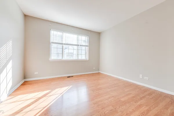 $2,550 | 3377 Ravinia Circle, Aurora, IL 60504