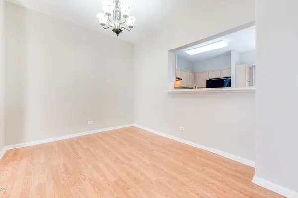 $2,550 | 3377 Ravinia Circle, Aurora, IL 60504