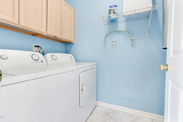 $2,550 | 3377 Ravinia Circle, Aurora, IL 60504