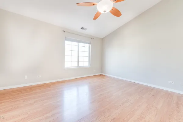 $2,550 | 3377 Ravinia Circle, Aurora, IL 60504