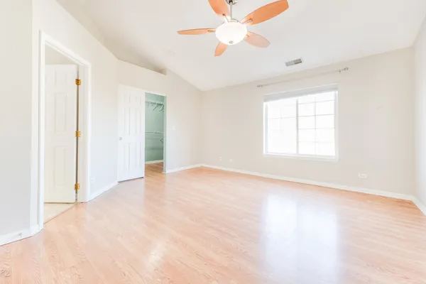 $2,550 | 3377 Ravinia Circle, Aurora, IL 60504