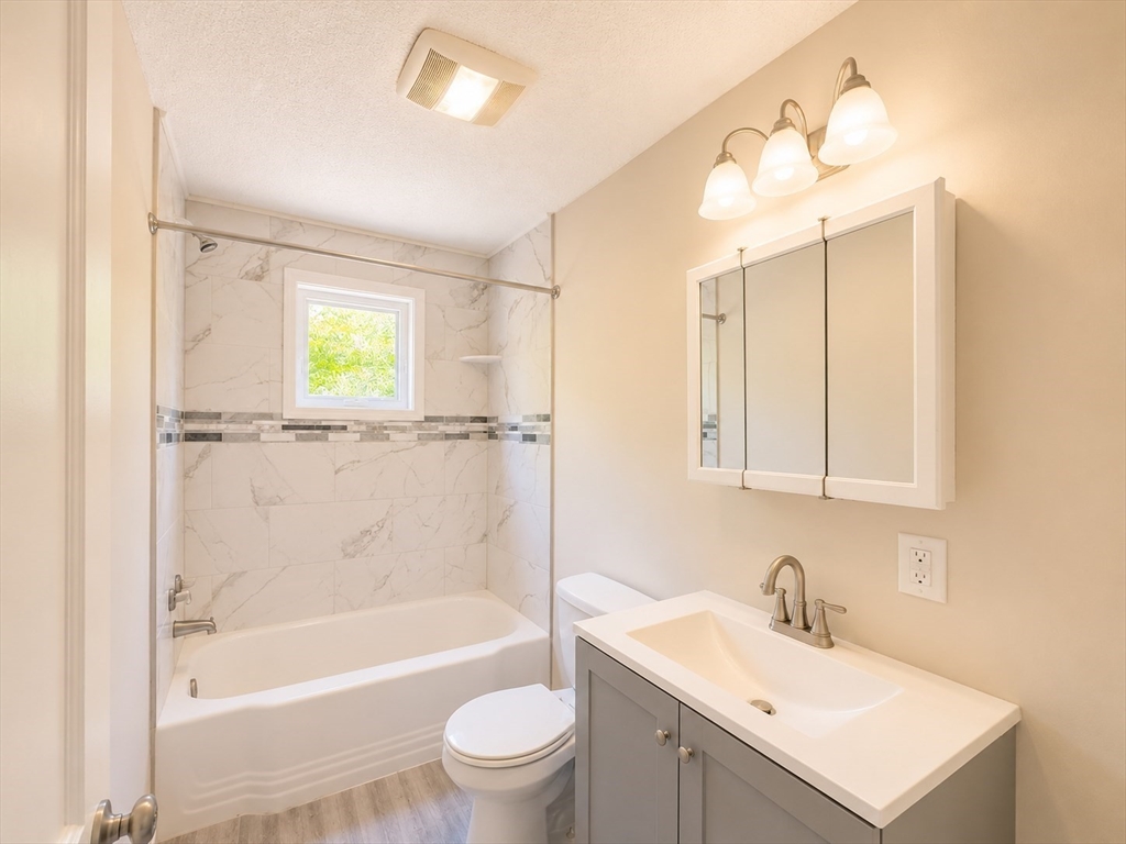 4 Wolfe Street Springfield, MA 01020 - Photo 17 of 24