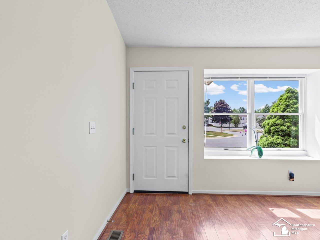 729 Clark Street Tecumseh, MI 49286 - Photo 5 of 54 50210391-fc8f9634-1b60-4c5f-afaf-9e634ffc44e1.JPG
