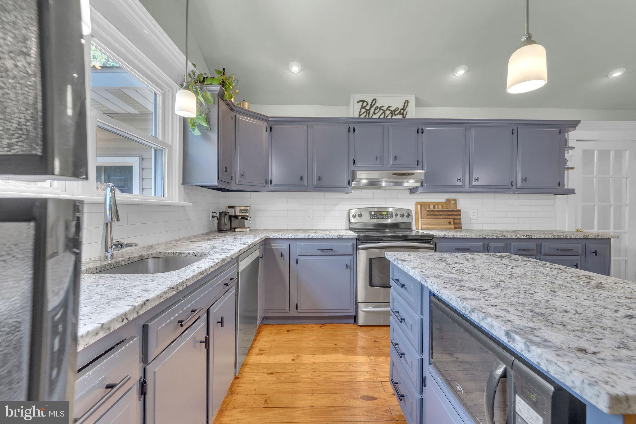 37 Skeet Road Medford, NJ 08055 - Photo 7 of 40 Leathered granite countertops