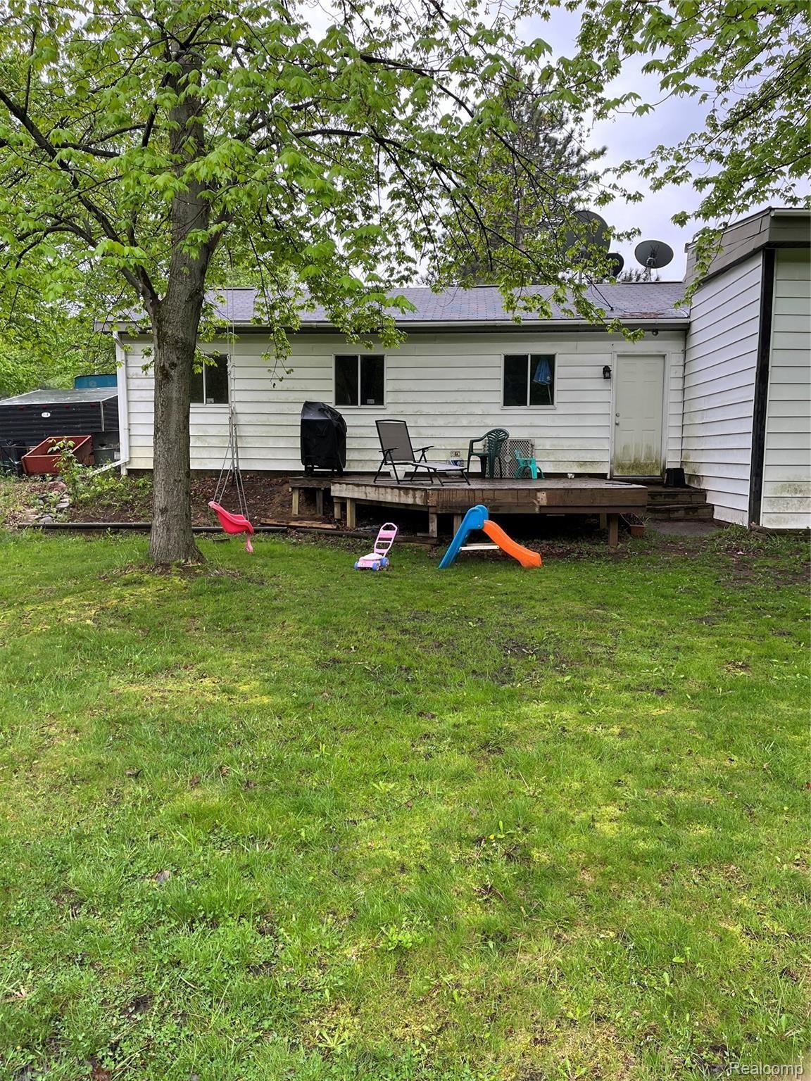 3682 Hanes Road Vassar, MI 48768 - Photo 4 of 30 back deck.JPG