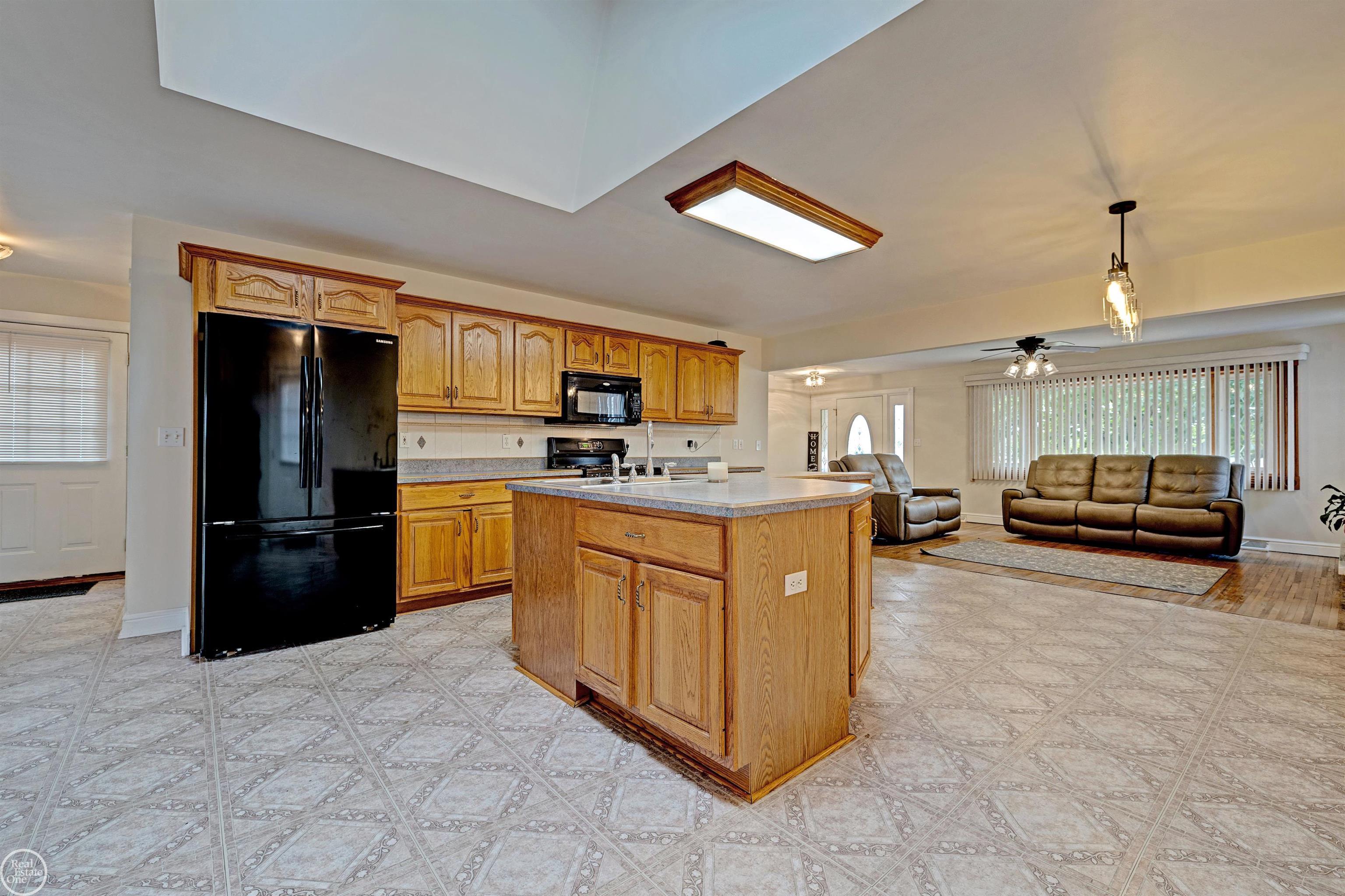 1180 West Curtis Road Saginaw, MI 48601 - Photo 16 of 71 50124551-15.JPG