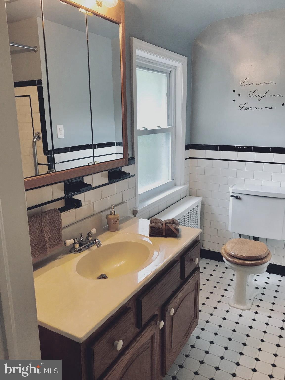 702 Devonshire Road Baltimore, MD 21229 - Photo 16 of 24 Bath (Master)