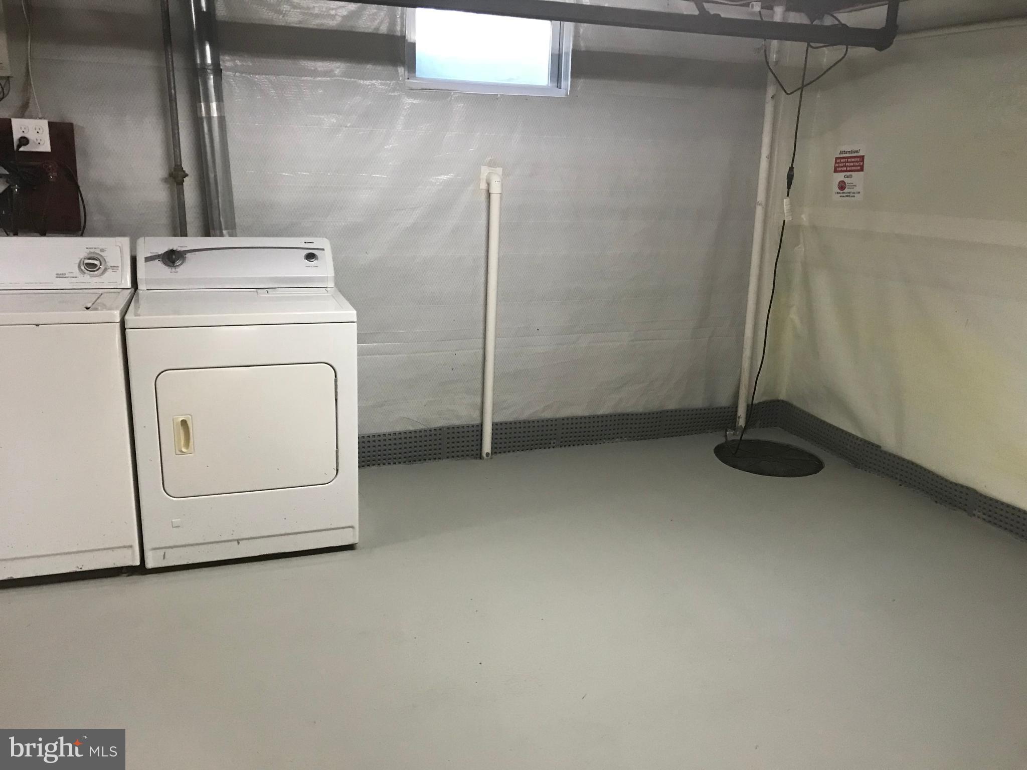 702 Devonshire Road Baltimore, MD 21229 - Photo 20 of 24 laundry/storage area