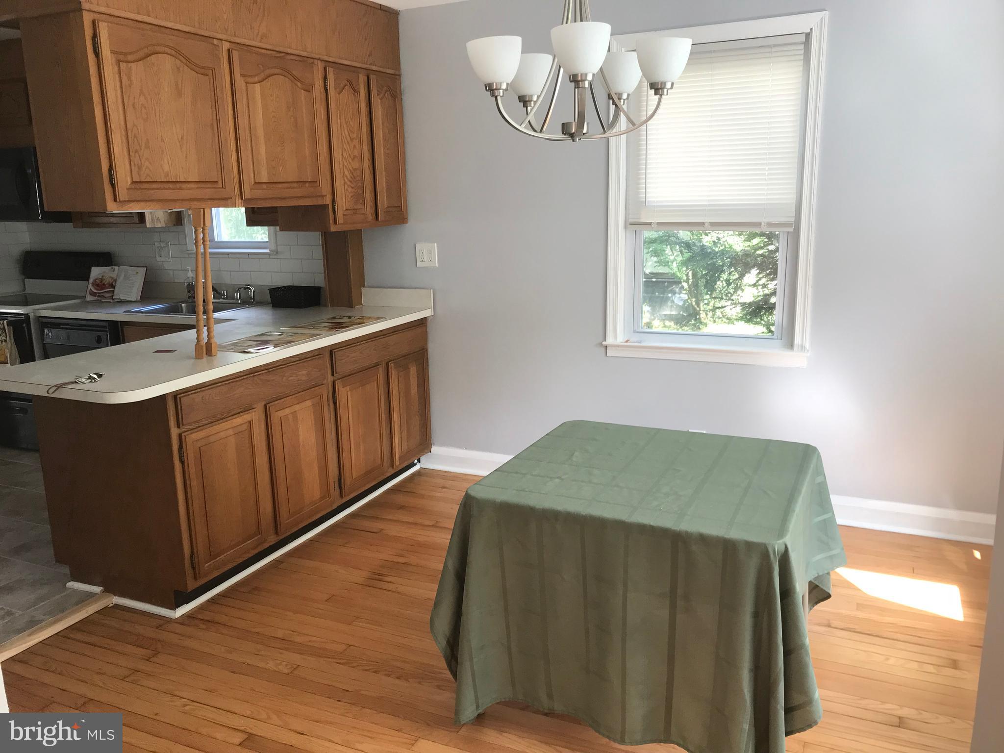 702 Devonshire Road Baltimore, MD 21229 - Photo 6 of 24 Dining Room