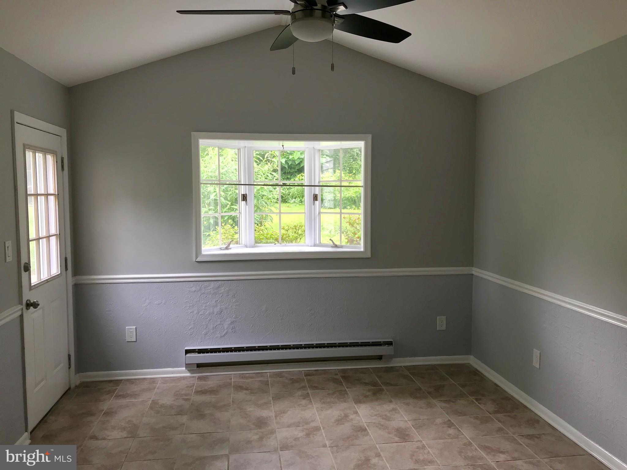 702 Devonshire Road Baltimore, MD 21229 - Photo 10 of 24 Sunroom/breakfast room