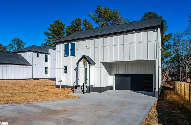 $549,900 | 319 Hunts Bridge Road, Greenville, SC 29617