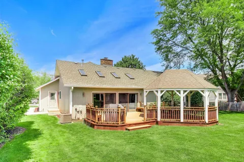 $675,000 | 611 West Whiting Lane, Arlington Heights, IL 60004
