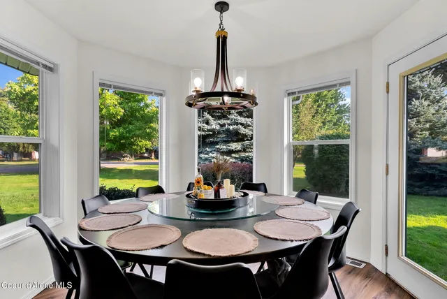 $999,000 | 5775 North Colfax Street, Dalton Gardens, ID 83815