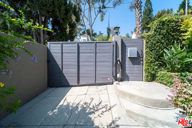 $1,990,000 | 6626 Cahuenga Terrace, Los Angeles, CA 90068