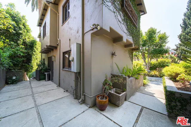 $1,990,000 | 6626 Cahuenga Terrace, Los Angeles, CA 90068