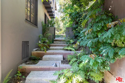 $1,850,000 | 6626 Cahuenga Terrace, Los Angeles, CA 90068