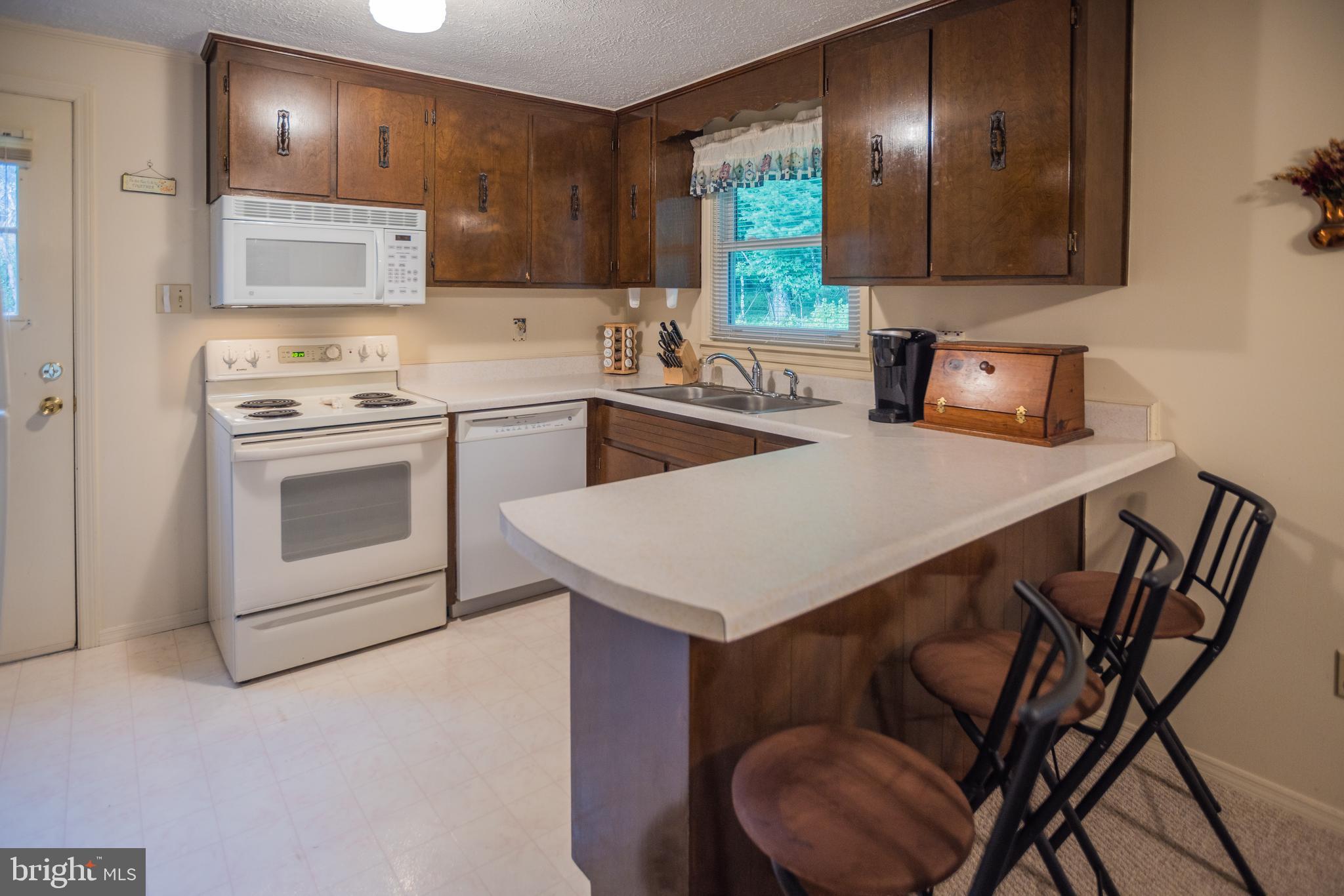 7216 Sang Run Road McHenry, MD 21541 - Photo 9 of 40 Kichen area