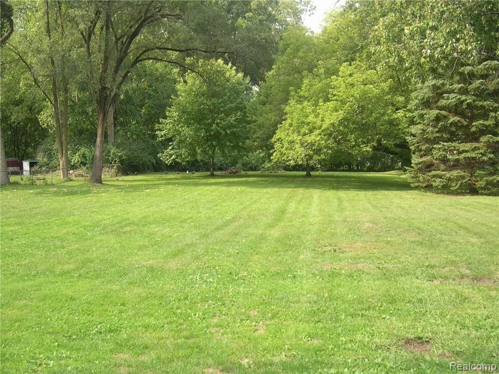 10219 Farmington Road Livonia, MI 48150 - Photo 5 of 34 FENCED BACK YARD