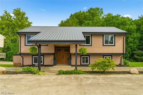 $264,900 | 1730 Ledgewood Boulevard Northeast, Massillon, OH 44646