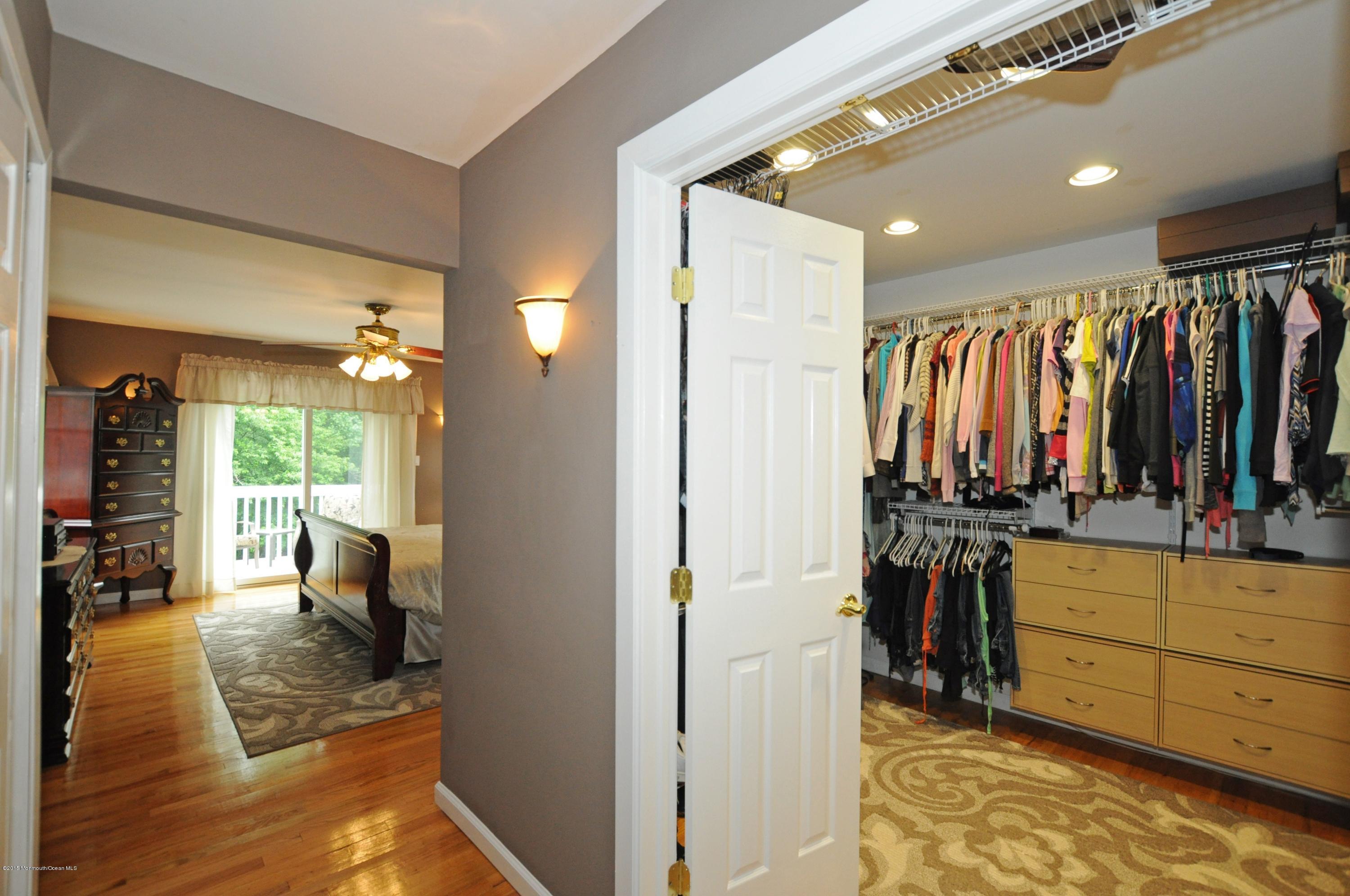32 Chesapeake Road Manalapan, NJ 07726 - Photo 12 of 26 Master Closet