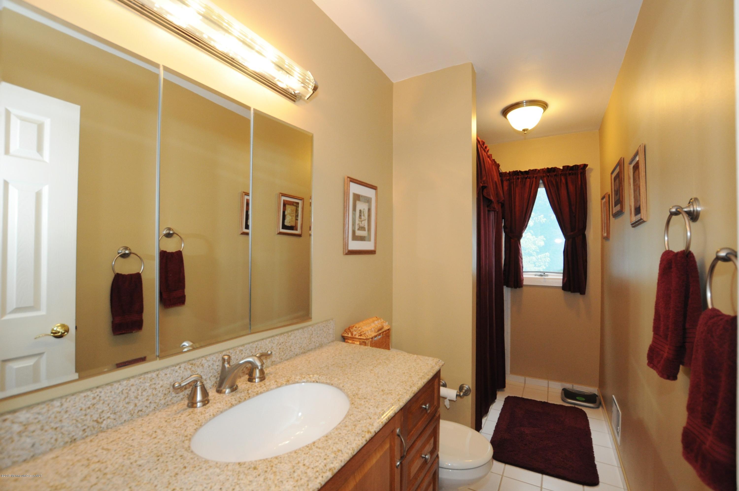 32 Chesapeake Road Manalapan, NJ 07726 - Photo 23 of 26 Bathroom2