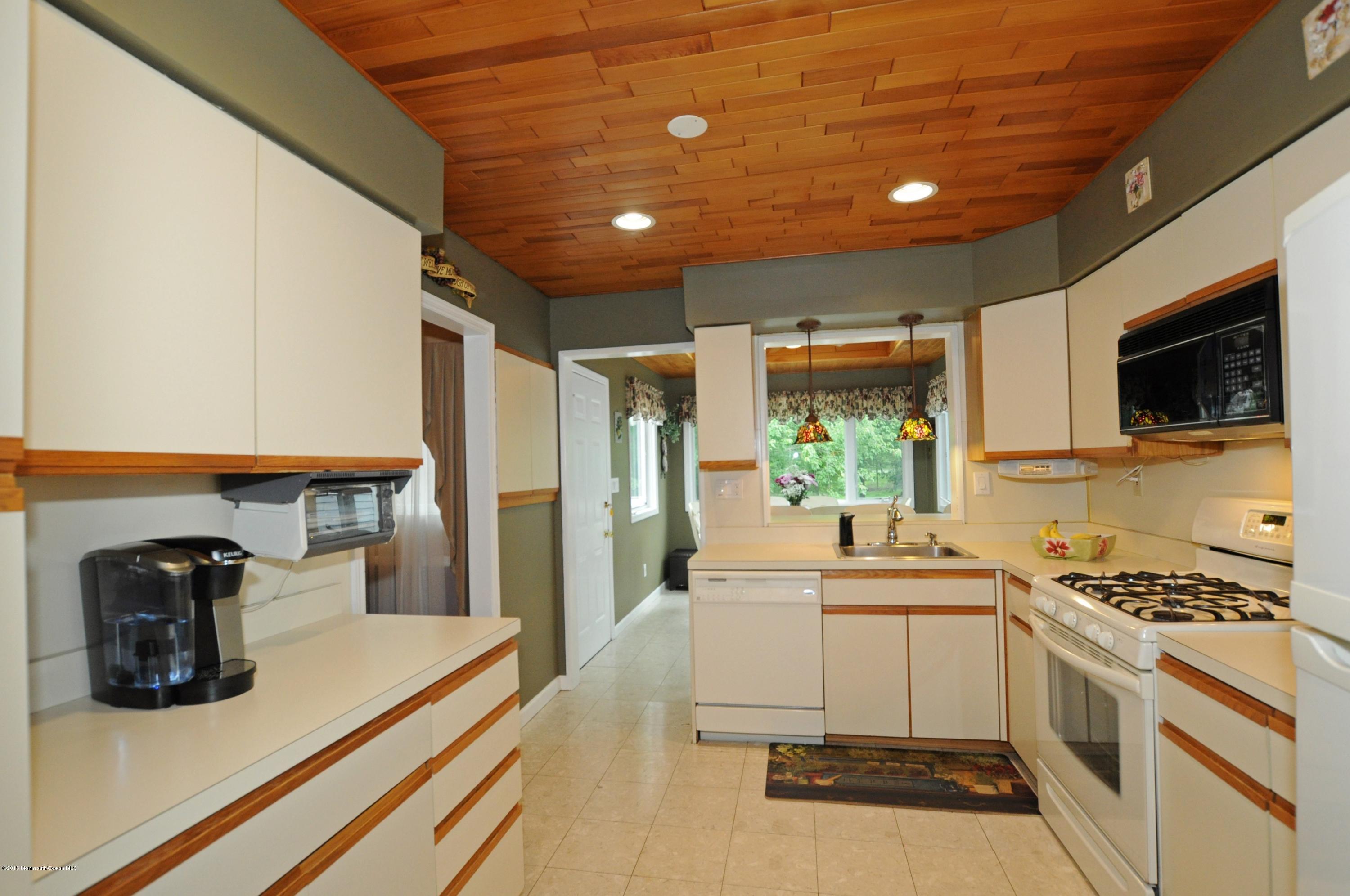 32 Chesapeake Road Manalapan, NJ 07726 - Photo 10 of 26 Kitchen