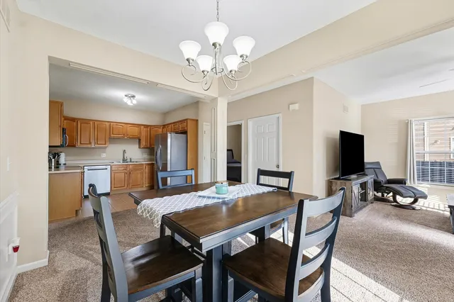 $229,900 | 102 Essex Lane, Unit 10, Savoy, IL 61874