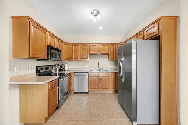 $229,900 | 102 Essex Lane, Unit 10, Savoy, IL 61874