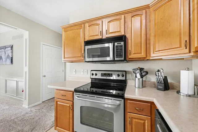 $229,900 | 102 Essex Lane, Unit 10, Savoy, IL 61874
