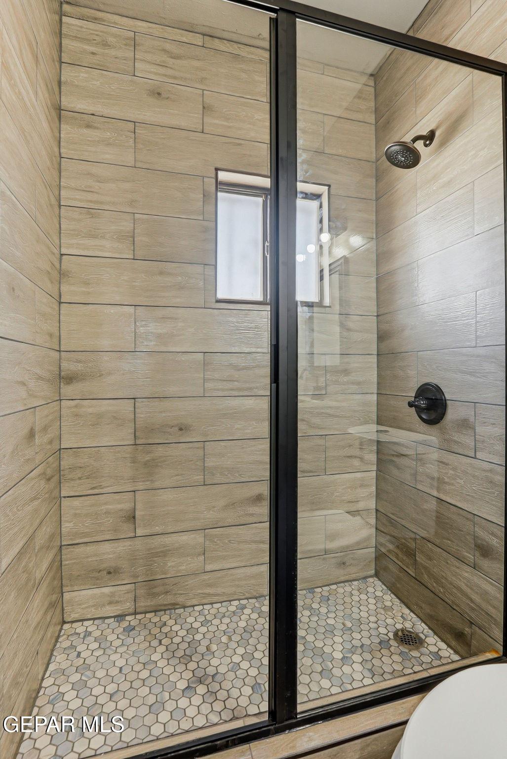 366 Riverside Drive Sunland Park, NM 88063 - Photo 12 of 34 a bathroom with a shower