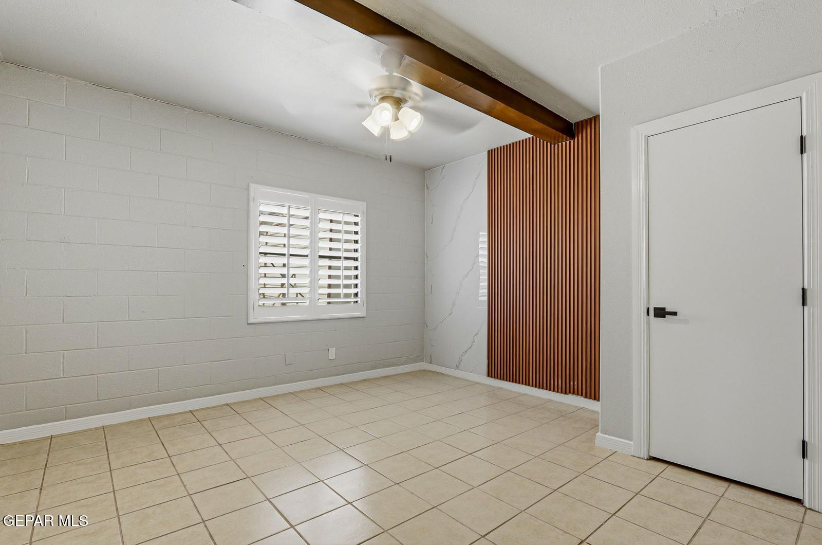 366 Riverside Drive Sunland Park, NM 88063 - Photo 14 of 34 a view of an empty room and window
