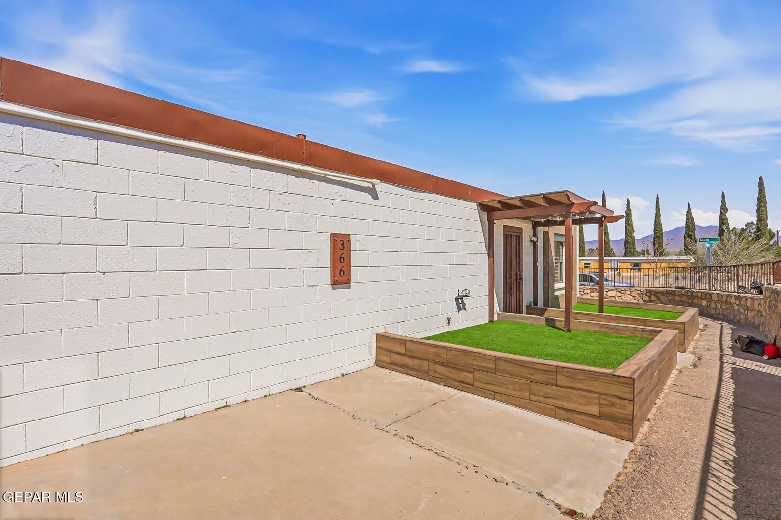 366 Riverside Drive Sunland Park, NM 88063 - Photo 2 of 34 a backyard of a house with lots of green space