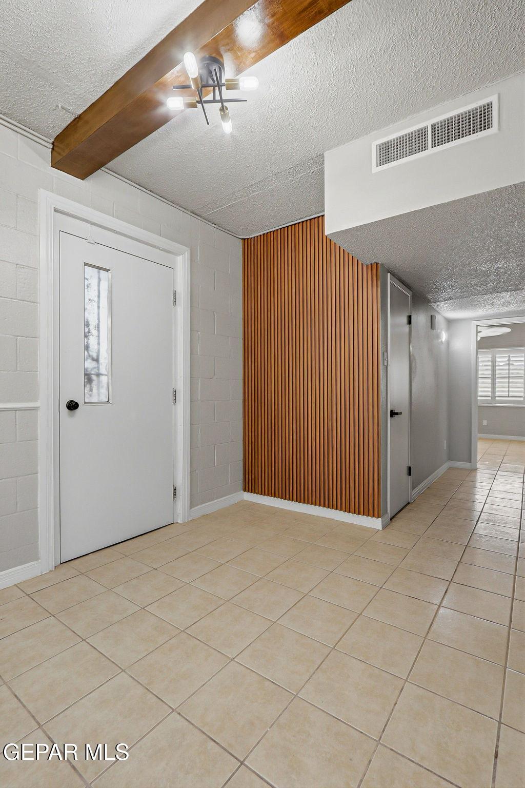 366 Riverside Drive Sunland Park, NM 88063 - Photo 22 of 34 a view of an empty room