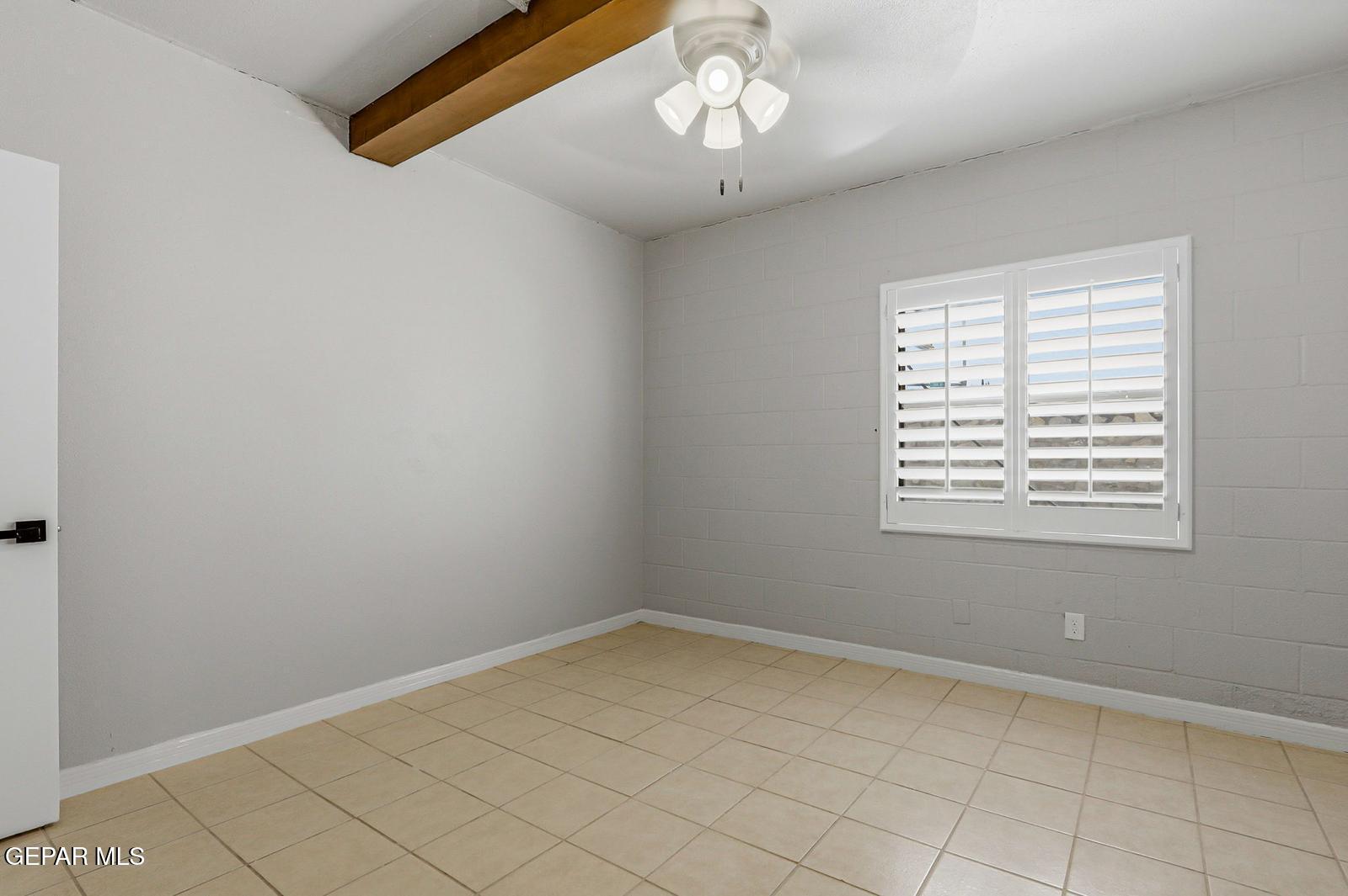 366 Riverside Drive Sunland Park, NM 88063 - Photo 24 of 34 an empty room with a window