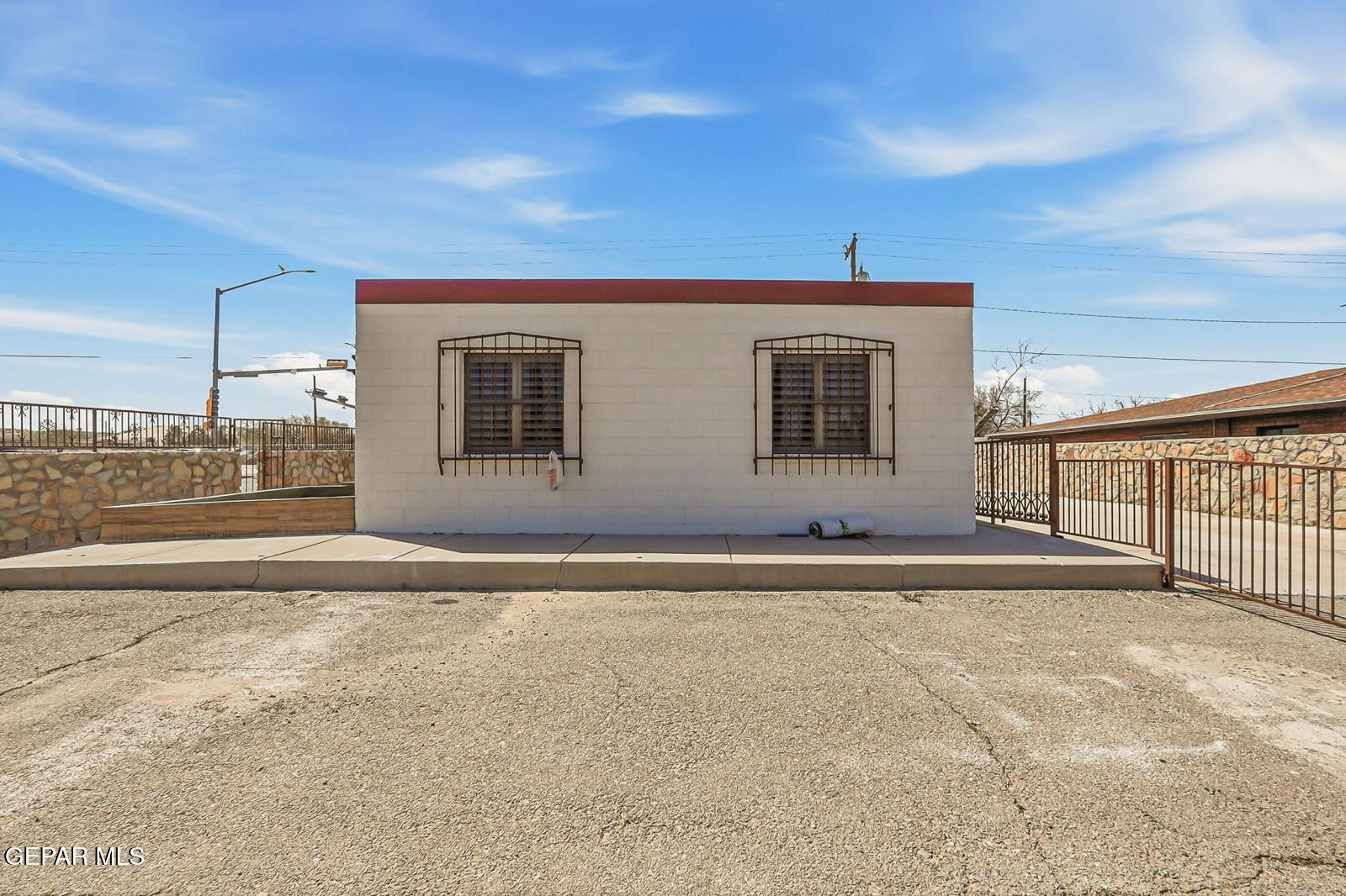 366 Riverside Drive Sunland Park, NM 88063 - Photo 30 of 34 a view of an empty room with a window
