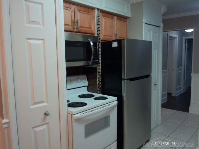 761 West Maple Road Clawson, MI 48017 - Photo 9 of 11 50222657-04C8122E-9257-42FB-934C-E247CF919054.JPG