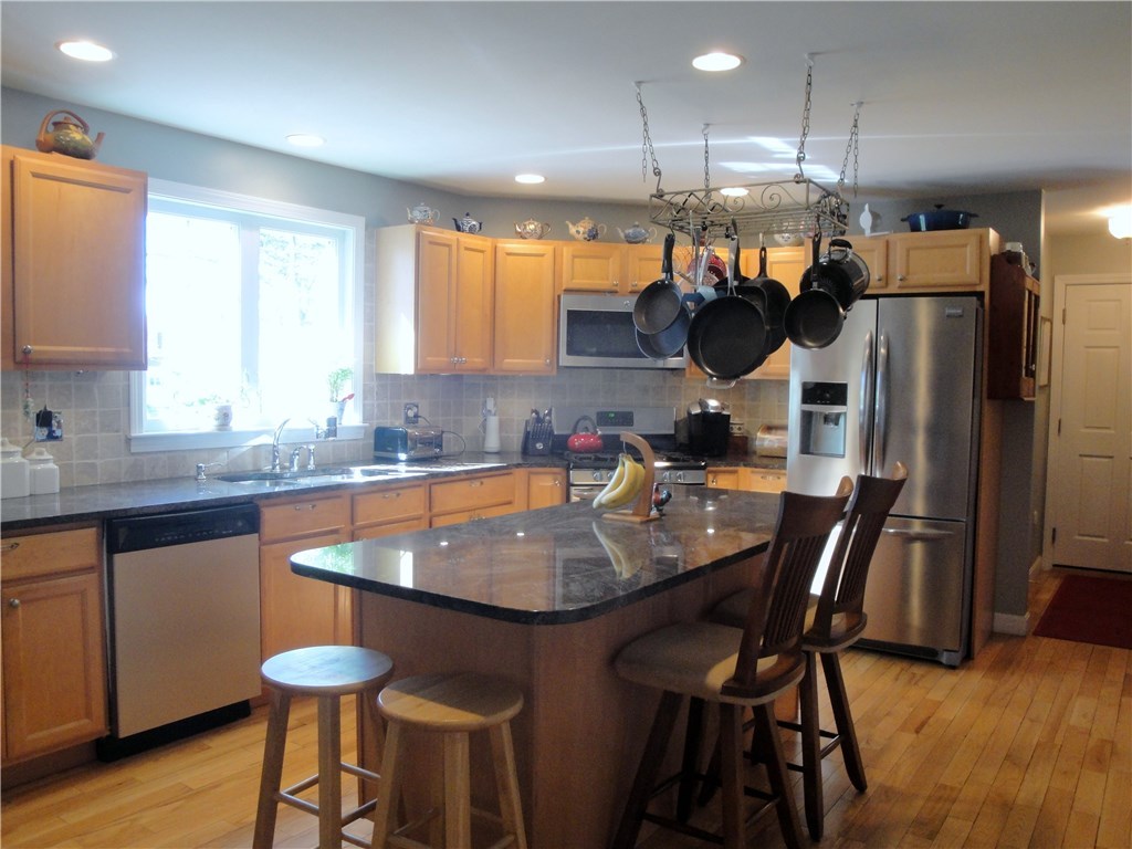9 Dory Road Warwick, RI 02886 - Photo 5 of 37