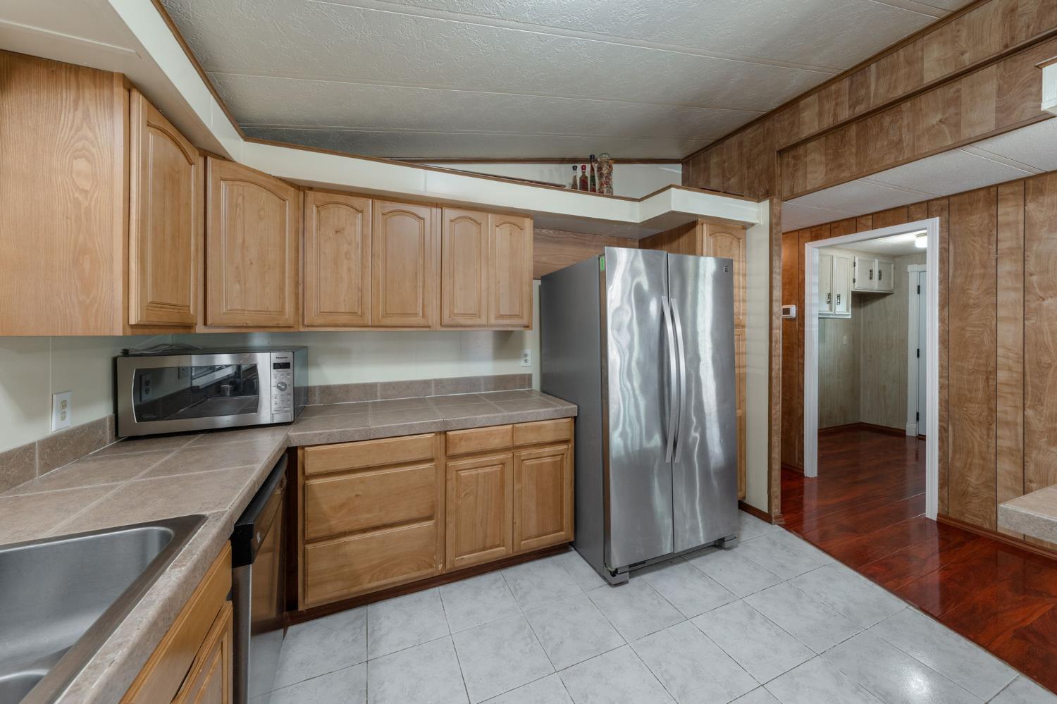 240 California Loop Sacramento, CA 95823 - Photo 18 of 42