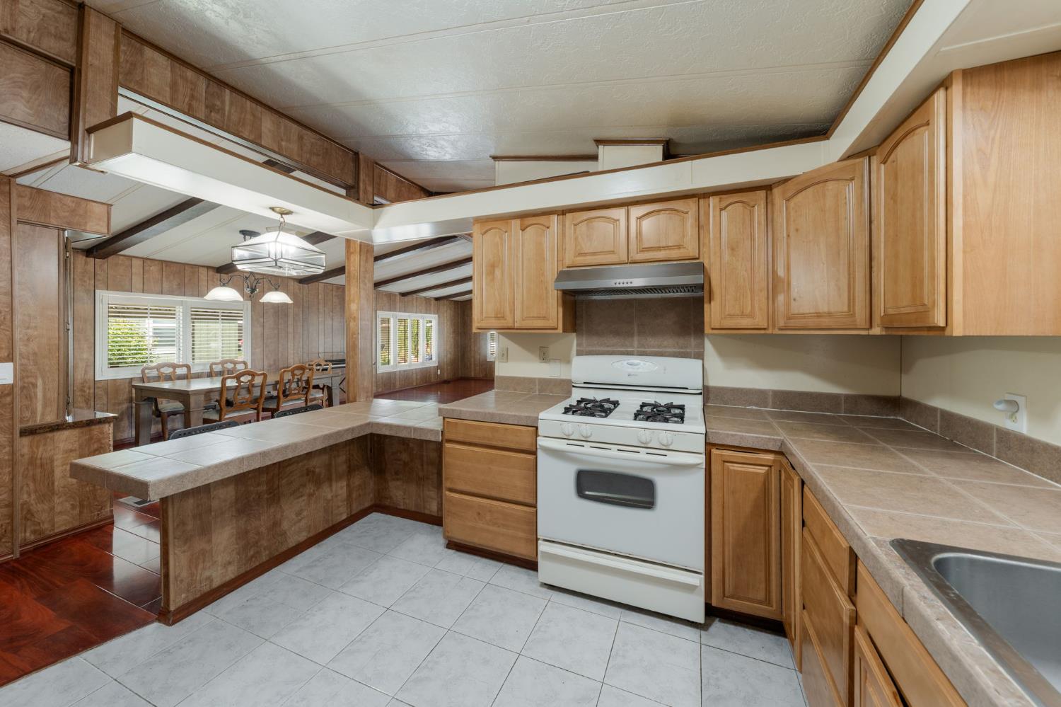 240 California Loop Sacramento, CA 95823 - Photo 19 of 42