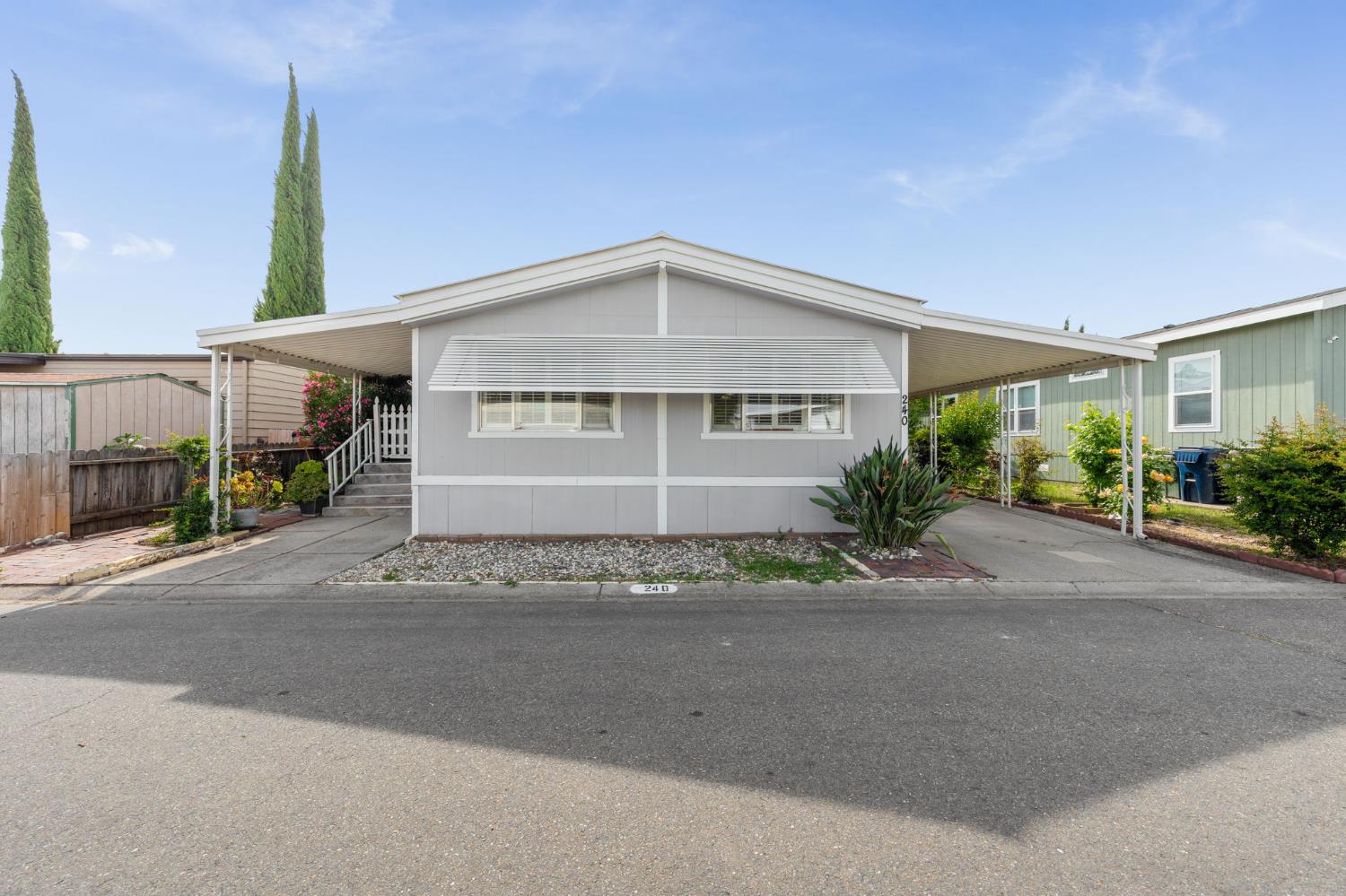 240 California Loop Sacramento, CA 95823 - Photo 3 of 42